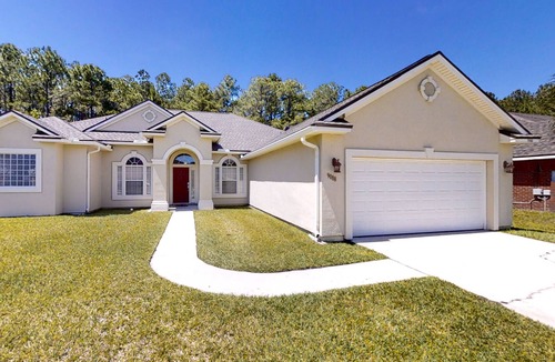 Jacksonville House | Dog-friendly home with screened-in patio, washer/dryer, & central AC