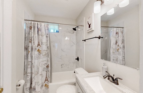 Birmingham House | Dog-friendly home with large yard, washer/dryer, central AC, & porch