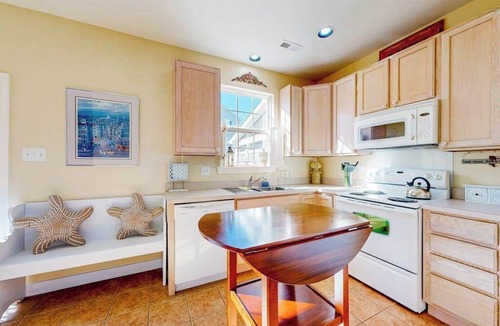 Villages of Five Points House | Dog-friendly Villages of Five Points townhouse with pool, tennis, gym, grill