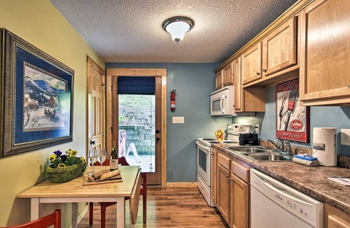 Weaverville Cabin | Dog-Friendly Weaverville Cabin King Bed,Hot Tub&FP
