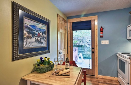 Weaverville Cabin | Dog-Friendly Weaverville Cabin King Bed,Hot Tub&FP