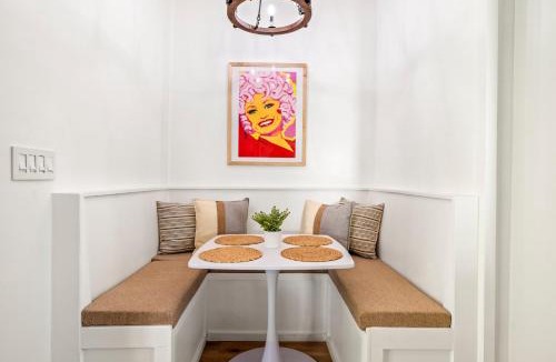 Rocky Grove House | Dollys Mountain Retreat - Brand New