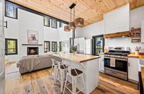 Rocky Grove House | Dollys Mountain Retreat - Brand New