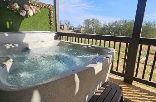 Sevierville Cabin | Dollywood Luxury Smoky Mtn Pool Cabin, Amazing view, Hot tub,Arcade, Pets ok