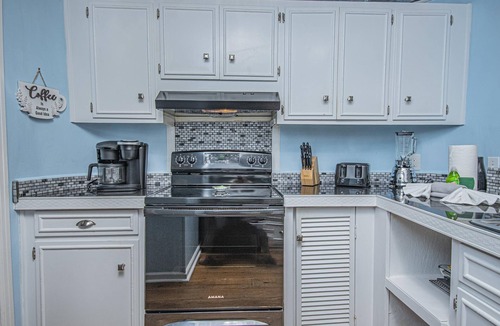 Sunnyside House | Dolphin's Point - West End - Sleeps 12!