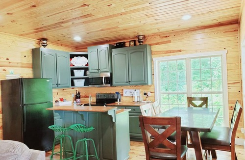 Scottsboro House | Dora Jean's Lake Front Fishing Cabin w/boathouse, on Lake Guntersville Sleeps12