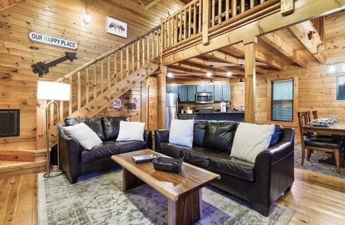 White Oak Lodge Cabin | Dottie's Place by Beyond Expectations: 2BR Cabin w/Hot Tub, Arcade & Jacuzzi