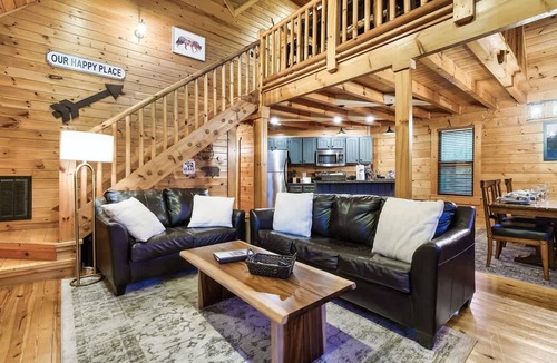 White Oak Lodge Apartment | Dotties Place Cabin by Beyond Expectations With Hot Tub