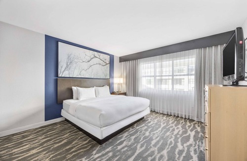 Huntsville Hotel | DoubleTree Suites by Hilton Hotel Huntsville South