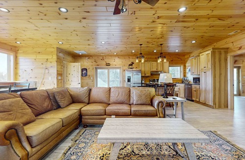 Sevierville House | Douglas Lake Cabin Retreat・Views・Near Dolly・Games