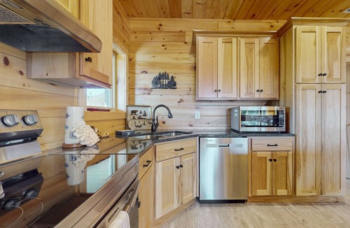 Sevierville House | Douglas Lake Cabin Retreat・Views・Near Dolly・Games