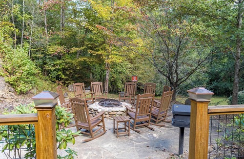 Rocky Grove Cabin | Down The Creek: Lovely Gatlinburg Cabin for Family Vacations and Large Groups.