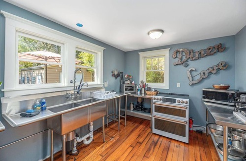 Hot Springs Cottage | Downtown Favorite, Hot Tub, Firepit, Cozy & Roomy