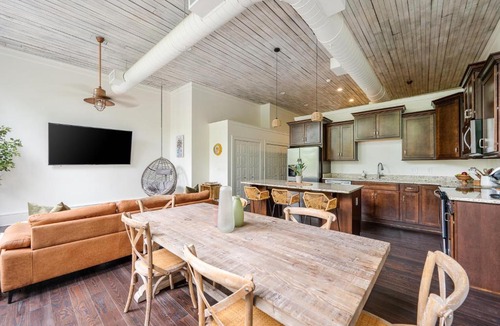 Macon Apartment | Downtown Loft - Walkable to Dining and Entertainment