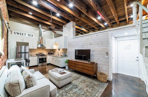 Headland Apartment | Downtown Main St Gem -Studio/Loft 5