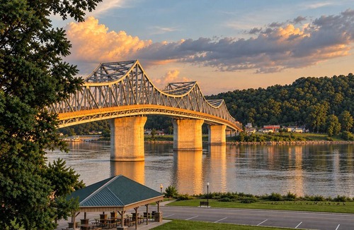 Madison Cottage | Downtown Riverfront Cottage