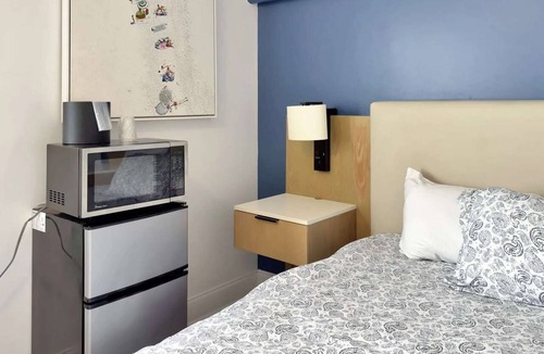 Rockland Hotel | Downtown Rockland Stay + Free Breakfast & Parking