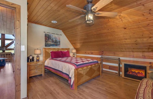 Sevierville House | Drakes Mountain Hideaway, 4 BR, Pets, Fenced Yard, Theater Room, Sleeps 13