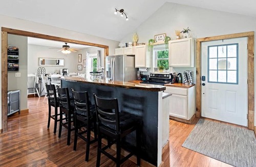 Waynesville Cabin | Dream Smoky Mountains Getaway: Amazing Pet-Friendly Cabin in Waynesville, North Carolina