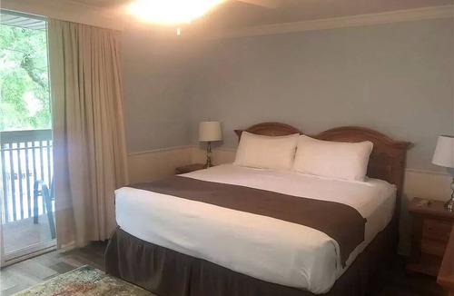 Jekyll Island Condo | Driftwood beach adjacent, POOLSIDE, Off season rate, 20% off weekly,