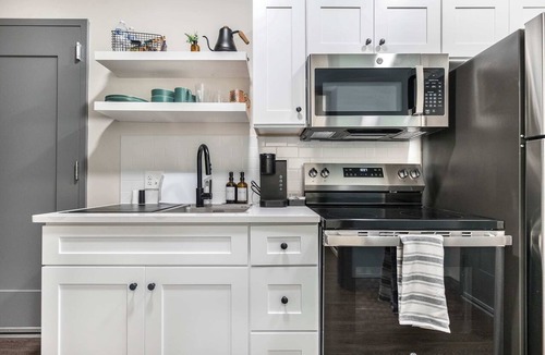Macon Apartment | Dual Stay Near Atrium Hospital just 1 Mi to Cherry St; Mercer Music at Capricorn