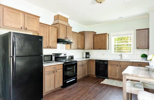 Harvest Apartment | Duplex Retreat for 2 Near Madison