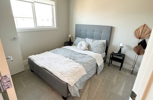 Lethbridge House | Duplex- West Lethbridge. 5 minutes from University of Lethbridge.