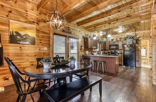 Sevierville Cabin | 🦅Eagle's Hangout | Game Room + Pool Table + Hot Tub + Community Pool🏔️
