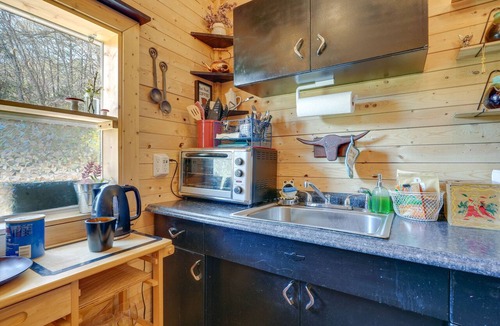 Rising Fawn Apartment | ‘Eagle’s Nest’ Studio in Rising Fawn: Creek Access