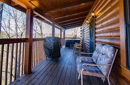 Sevierville Cabin | Eagle's Nest Summary: