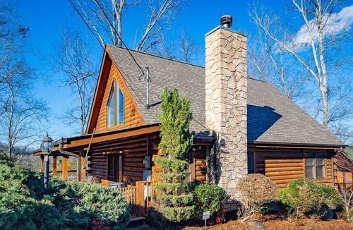 Sevierville Cabin | Eagle's Nest Summary:
