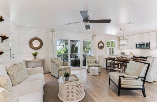 East Beach House | East Beach Retreat near Gould’s Inlet Beach Access – sleeps 6