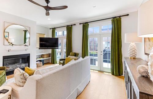 Hitch Village - Fred Wessels Homes House | East River Manor by Lucky Savannah