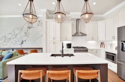 Hitch Village - Fred Wessels Homes House | Eastern Wharf Luxury Townhome - Sleeps 6