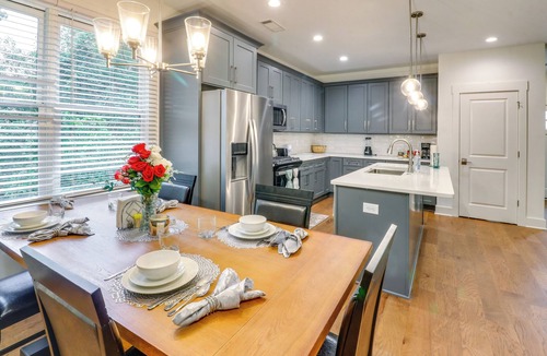 Decatur House | Easy I-20 Access: Family Escape w/Deck in Decatur