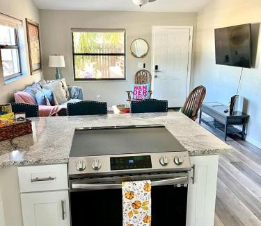 Palm Harbor House | Eat, Drink, Beach · Steps to Downtown
