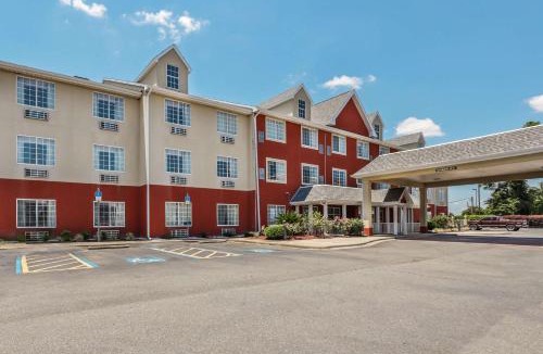 Marianna Hotel | Econo Lodge Inn & Suites Marianna South