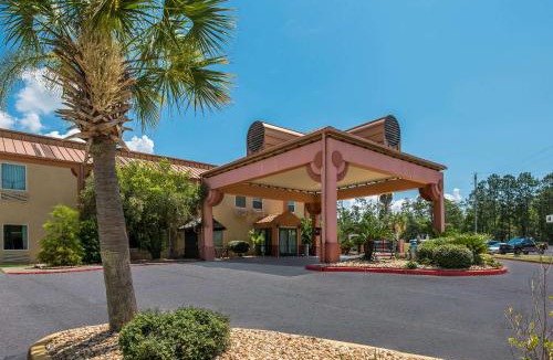 Diamondhead Hotel | Econo Lodge Inn & Suites Diamondhead
