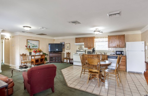 Biloxi Hotel | Edgewater Inn