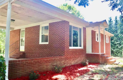 Clemmons House | Elegant 2BR Retreat Spa Showers Chef Kitchen Near Hospitals & Parks
