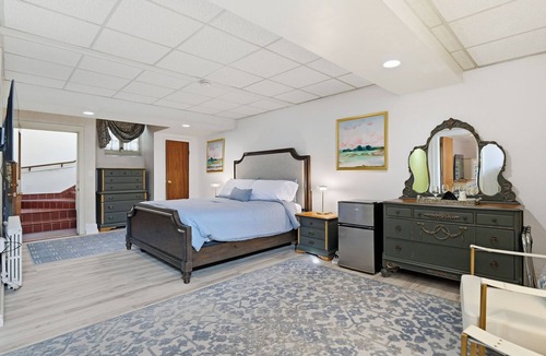 Olean Bed & Breakfast | Elegant Old Library Dickens Suite! Family, Near SBU