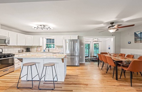 Waynesville Cabin | Elk Meadow Lodge-Picturesque View Hot Tub+Gameroom