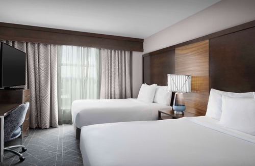 Town Center Hotel | Embassy Suites Atlanta - Kennesaw Town Center