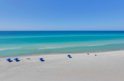 Sunnyside House | ‘Emerald Dreams’ Beach & Lakefront West PCB Condo