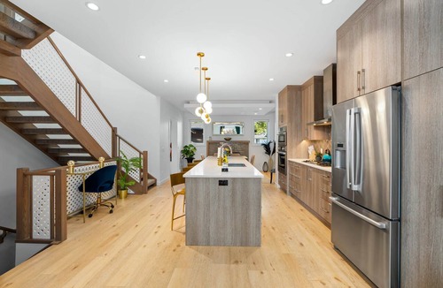 Richmond House | Empire: Upscale 4 Bedroom in Trendy Marda Loop - Garage, A/C