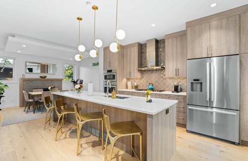 Richmond House | Empire: Upscale 4 Bedroom in Trendy Marda Loop - Garage, A/C