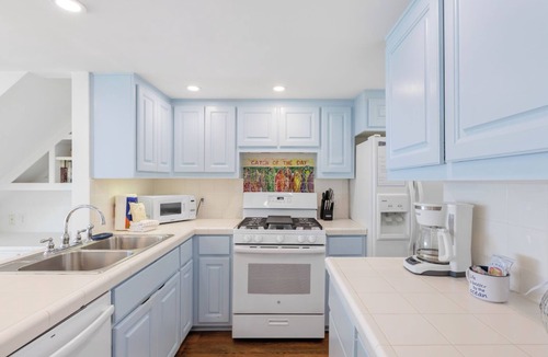 Sunnyside House | End Unit Beachfront Condo + Grill & Private Area