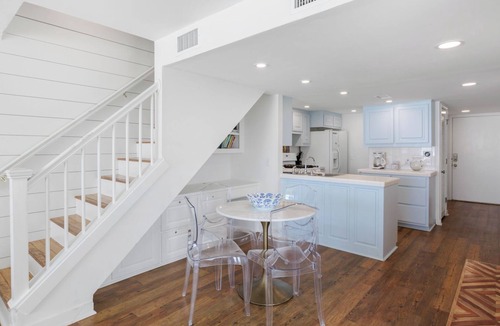 Sunnyside House | End Unit Beachfront Condo + Grill & Private Area