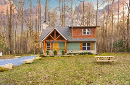 Rocky Grove Cabin | Ending soon! SAVE 15% on a September say when booking 4 nights or more!