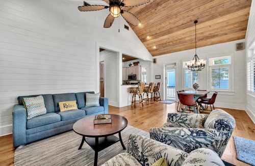 Sunnyside House | Endless Summer: Stylish 3BR Cottage in Carillon Beach Steps from Pool & Park